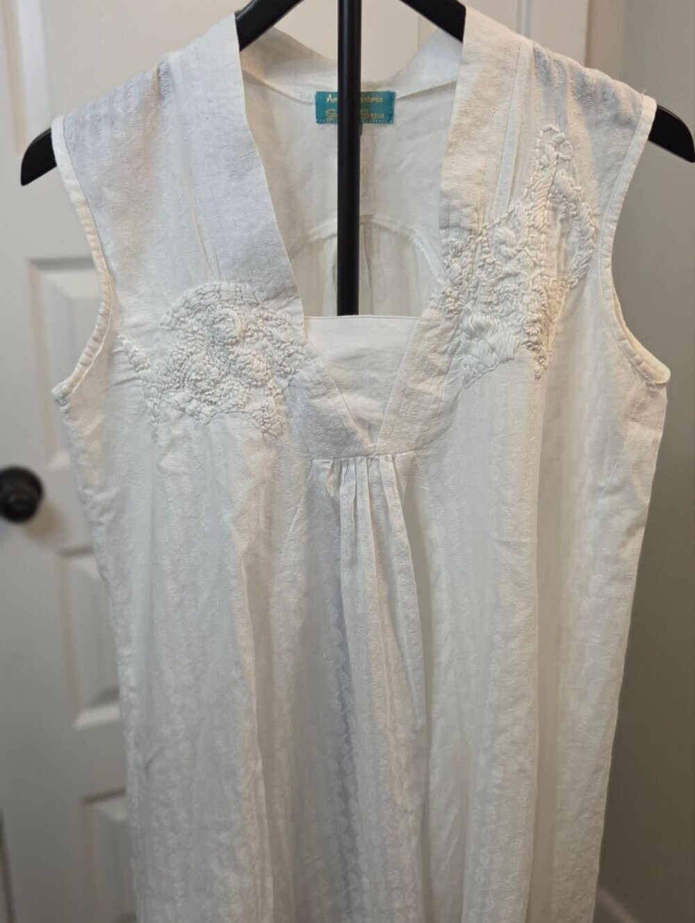 Antica Sartoria by Giacomo Cinque White Sleeveless Embroidered Top Medium